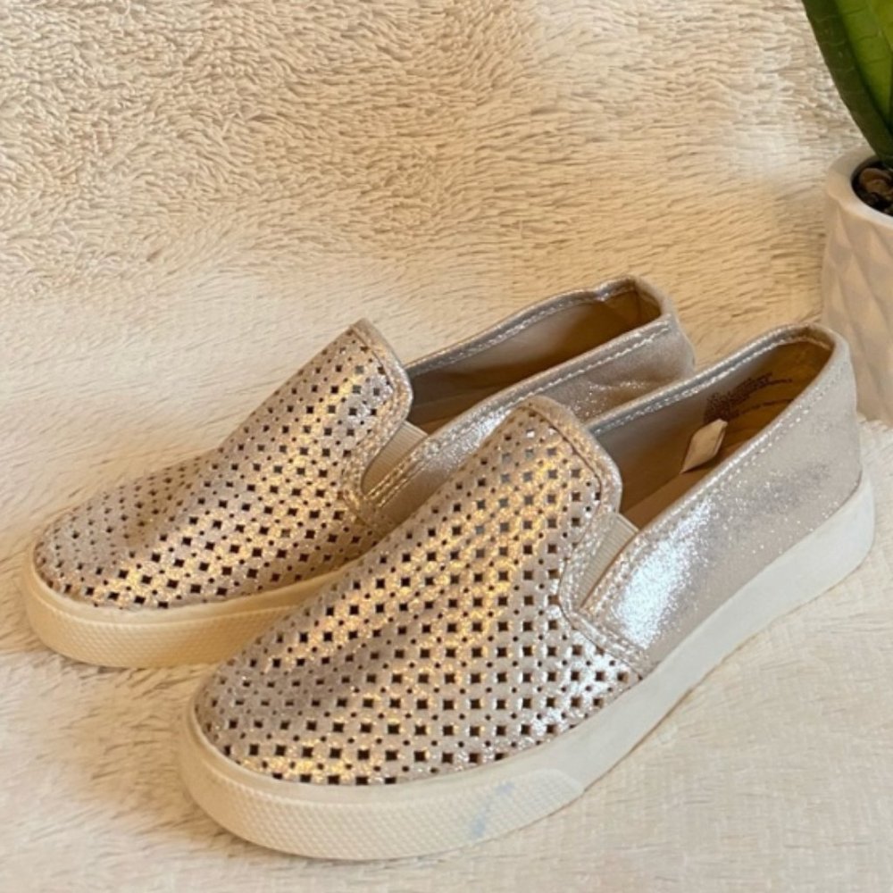 Cat & Jack Mabli Girls Casual Gold Sneakers Size 4